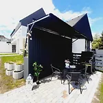 Haziallatbarat Bichon Nyaralo Medencehasznalattal Semesterbostad