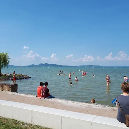 Háziállatbarát Bichon Medencehasználattal Nyaraló