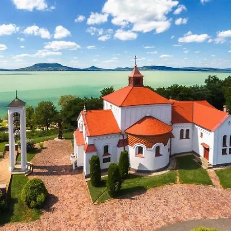 Prázdninový dům Haziallatbarat Bichon Nyaralo Medencehasznalattal