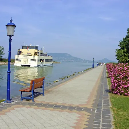 Haziallatbarat Bichon Nyaralo Medencehasznalattal Tatil Evi Fonyód